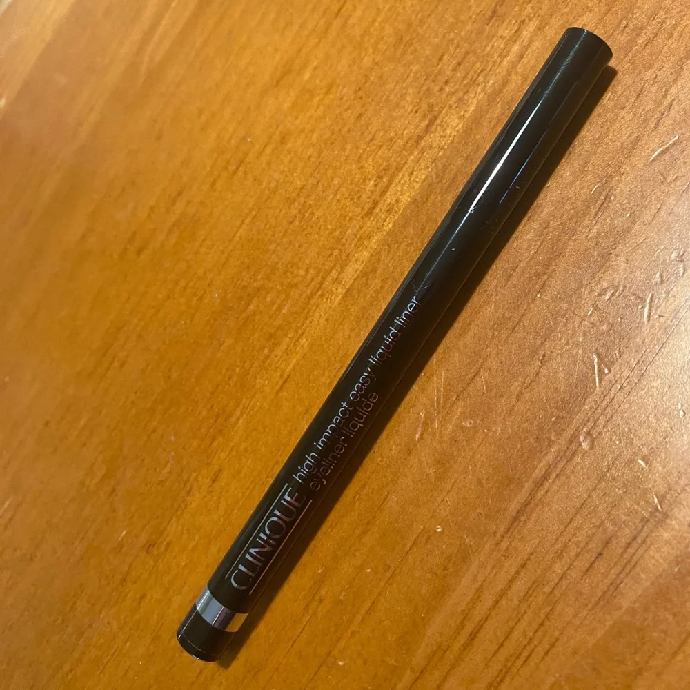 CLINIQUE High Impact Easy Liquid Liner